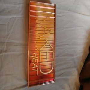 Urban Decay Naked Heat eyeshadow palette